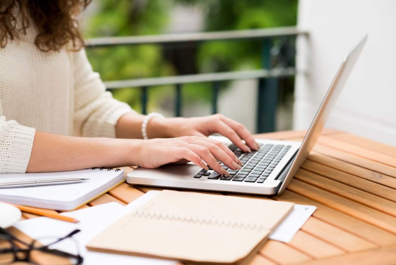 Best Career Opportunities For Housewives in India 2026 91 Freelance Content Writing career opportunity for housewives in India