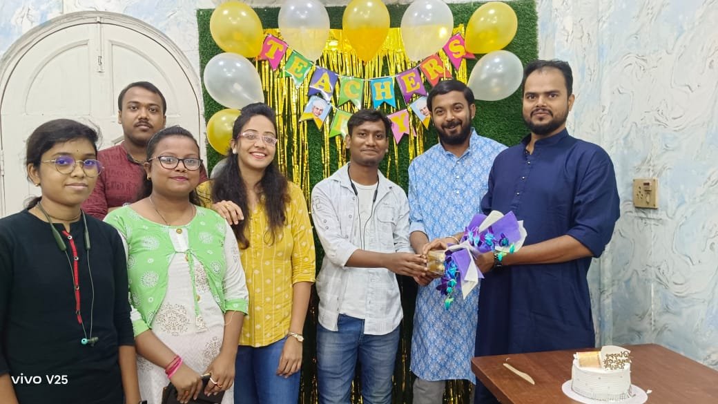 Successful training batch group picture at W3 Web School