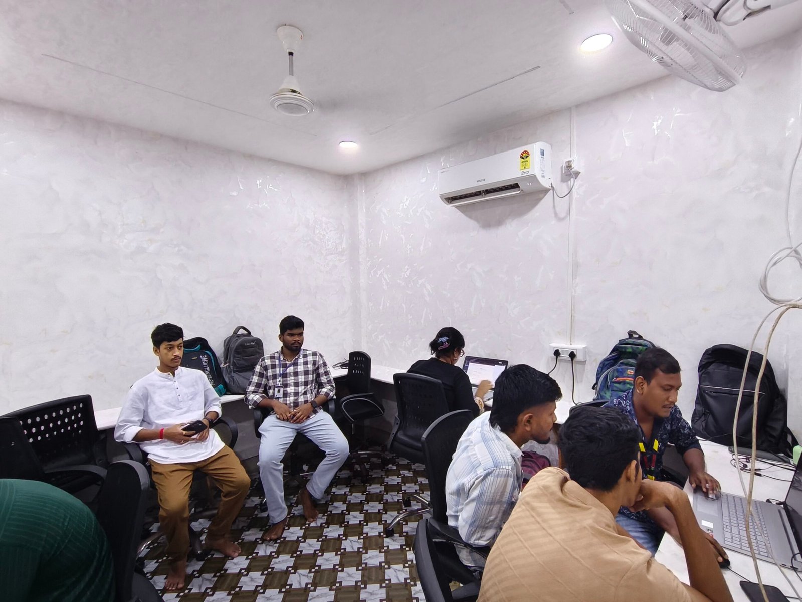 Expert mentor explaining coding concepts at W3 Web School