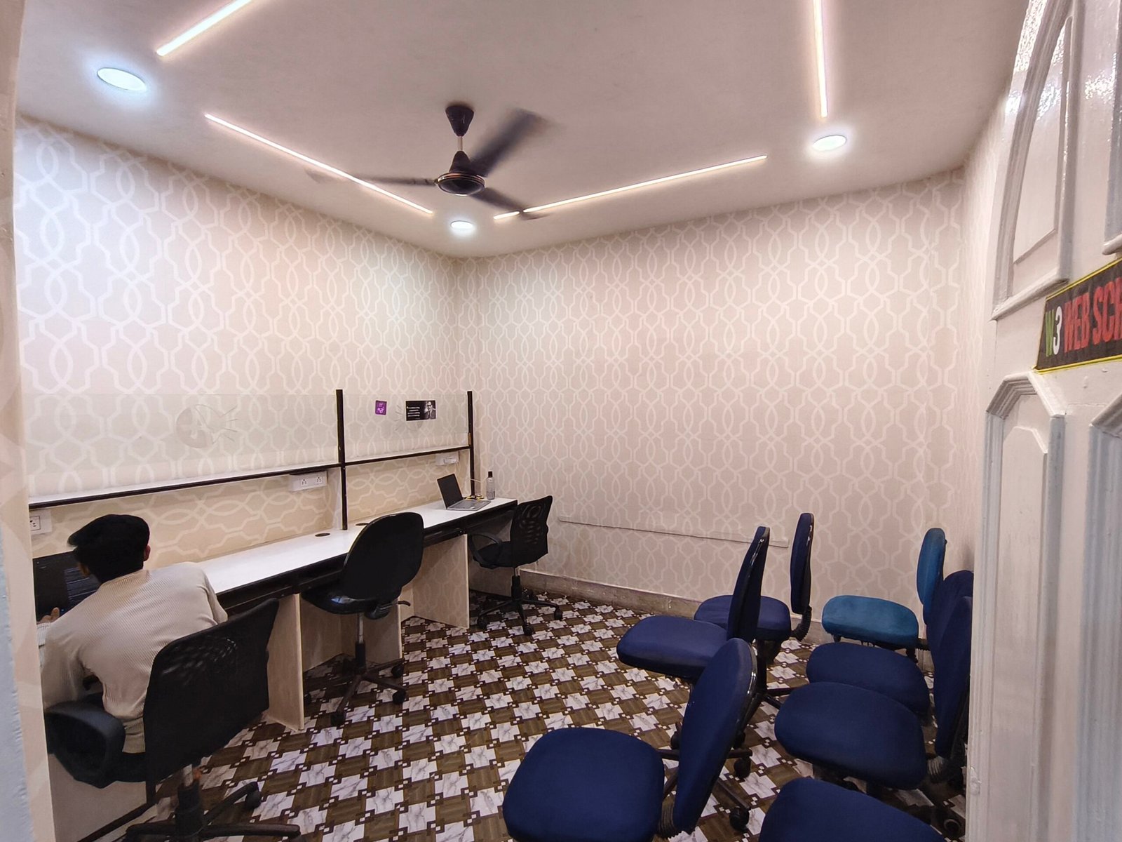 Live lab practice session at W3 Web School Kolkata campus